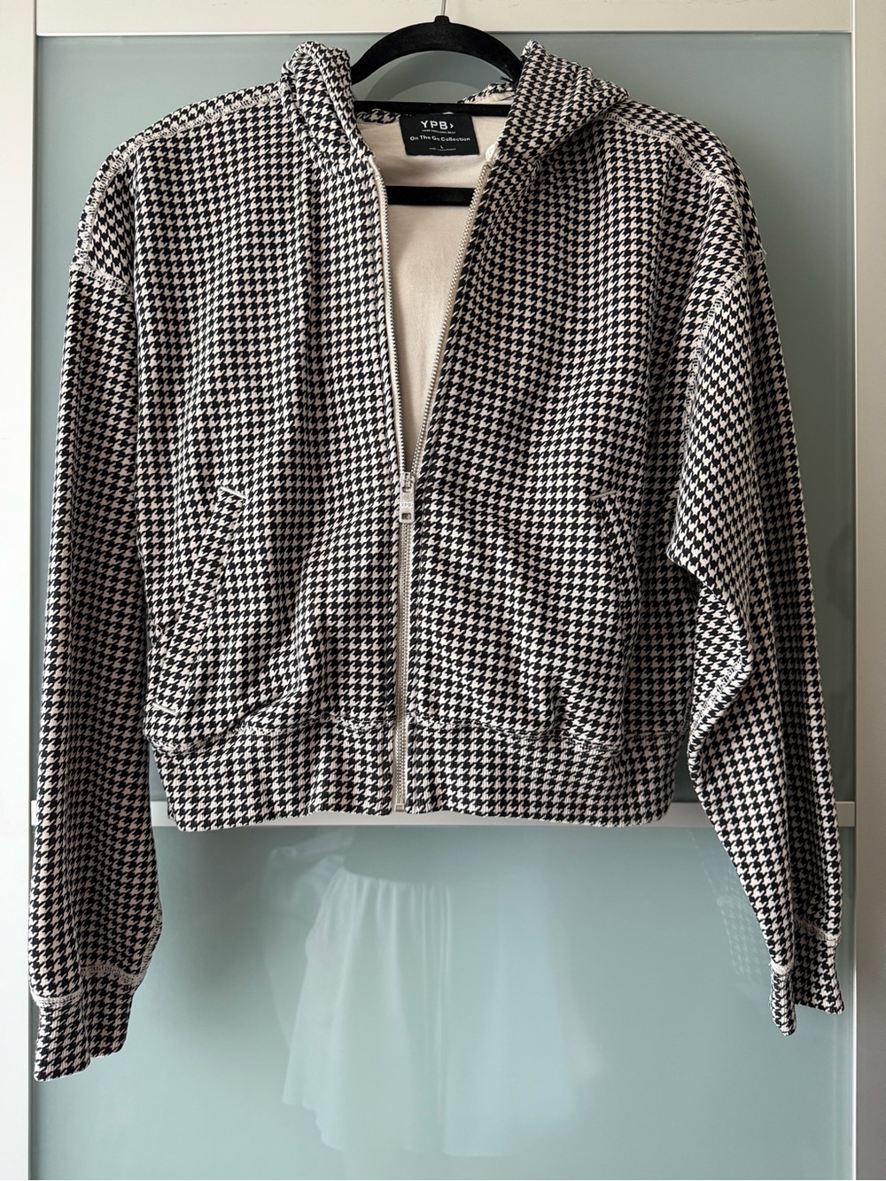Abercrombie & Fitch Black and White Houndstooth Zip Hoodie